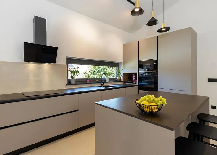 Βίλα Flores Tinjan